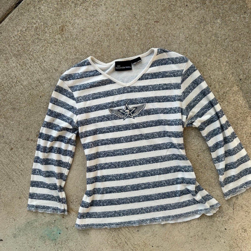 2000s No Boundaries Vintage Y2K Striped V-Neck Long Sleeve Top Graphic
